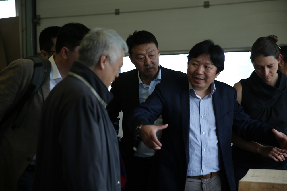 國家工信部、國家標(biāo)準(zhǔn)化委員會(huì)、德國經(jīng)濟(jì)和能源部在德國萊比錫召開了《中德智能制造/工業(yè)4.0標(biāo)準(zhǔn)化工作組會(huì)議》。會(huì)議期間，一行人參觀了位于德國萊比錫的德國國寶博蘭斯勒鋼琴廠